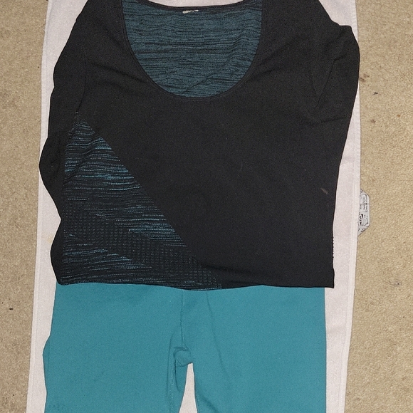 Fabletics Teal/Black Long Sleeve Top And Teal Leggings Set Sz SM $20 - Picture 6 of 8